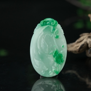 糯种飘翠翡翠年年有余吊坠