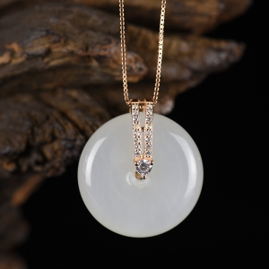 银镶锆石和田白玉平安扣吊坠