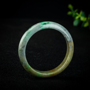 61mm豆种俏色翡翠手镯