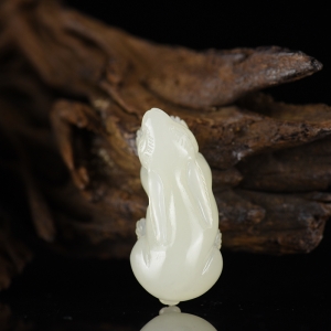 山料和田白玉卯兔吊坠