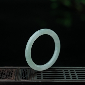 41.2mm糯冰种淡晴水翡翠童镯