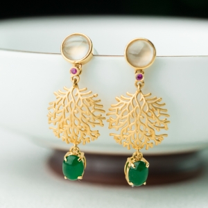 18K翠绿翡翠随形耳坠