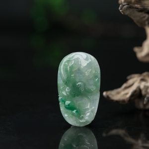 糯冰种飘翠翡翠貔貅吊坠