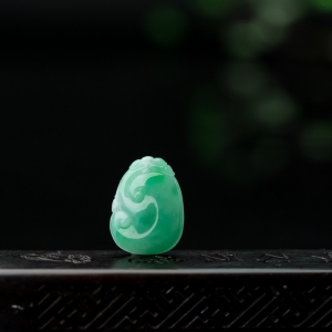 糯种飘翠翡翠如意吊坠