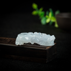 糯冰种浅紫翡翠貔貅吊坠