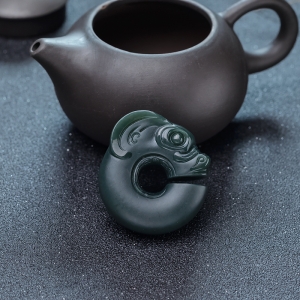 山料和田青玉瑞兽吊坠