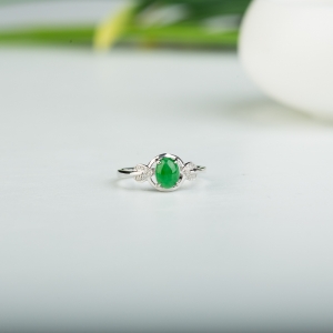 18k糯冰种翠绿翡翠戒指