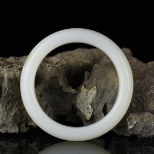 59.5mm山料和田羊脂白玉扁镯