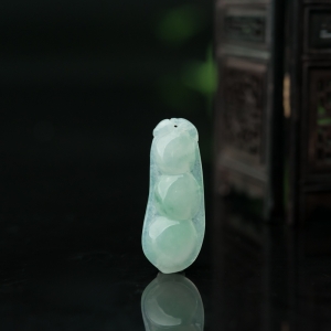 糯冰种飘翠翡翠福豆吊坠