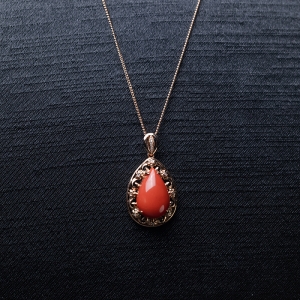 18KMOMO珊瑚水滴吊坠