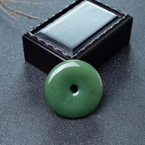 山料和田碧玉平安扣吊坠