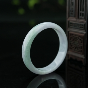 61.5mm糯种春带彩翡翠平安镯