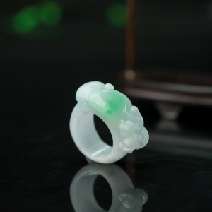 糯种飘翠翡翠戒指