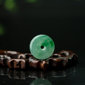 糯冰种飘翠翡翠平安扣