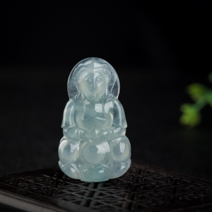 糯冰种浅绿翡翠观音吊坠