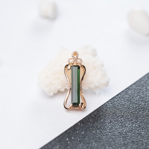 18K深绿色碧玺吊坠