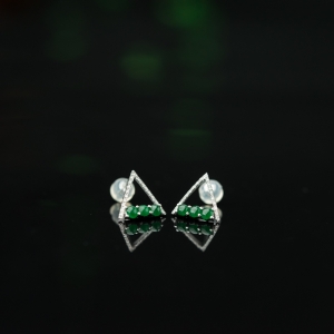 18K糯冰种阳绿翡翠耳钉