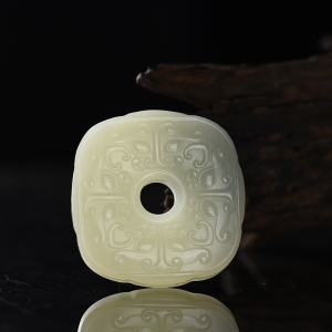 籽料和田白玉守护平安吊坠