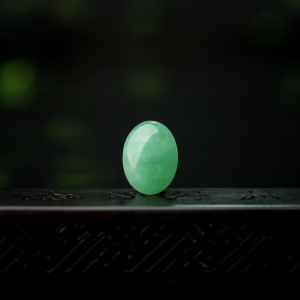 糯种浅绿翡翠戒面