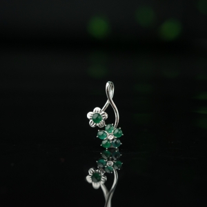 18K糯冰种蓝水翡翠吊坠