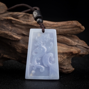 糯种浅紫翡翠龙牌吊坠