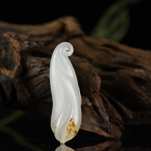 山料和田白玉玉兰花吊坠