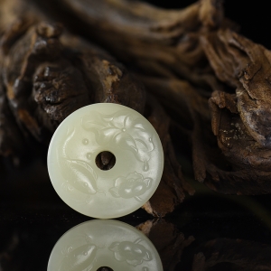 籽料和田白玉年年有余平安扣吊坠