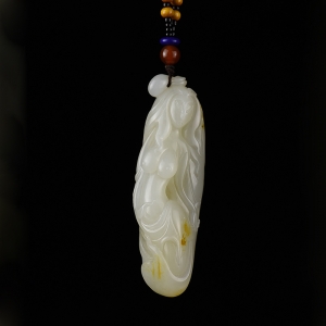 籽料和田白玉裸女吊坠