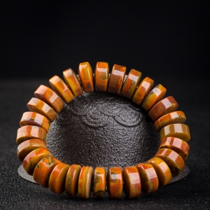 战国红玛瑙盘珠单圈手串