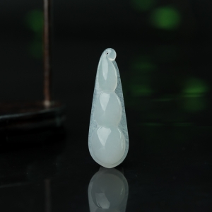 糯种翡翠福豆吊坠