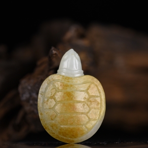 籽料和田白玉乌龟吊坠