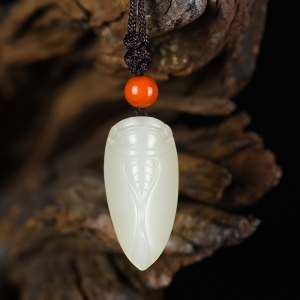 籽料和田白玉一鸣惊人吊坠