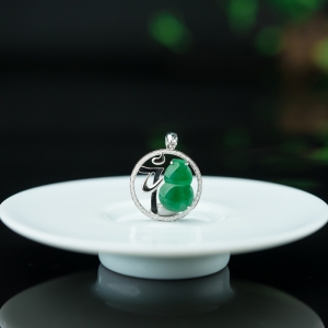 18K糯冰种翠绿翡翠福禄吊坠