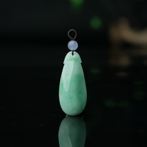 糯种飘翠翡翠福瓜吊坠