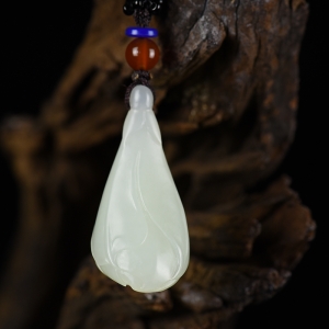 籽料和田白玉玉兰花吊坠