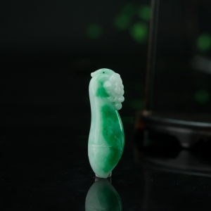 糯种飘翠翡翠龙行天下吊坠