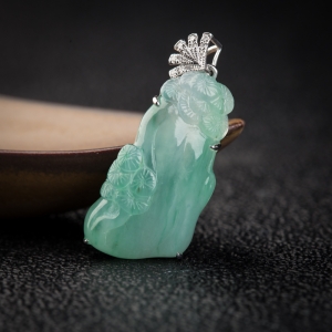 18k糯冰种飘翠翡翠万年长青吊坠