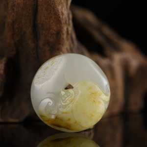 籽料和田白玉福在眼前吊坠