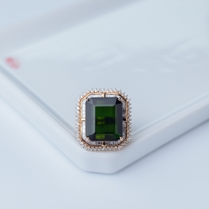18K深绿色碧玺戒指