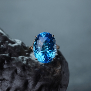 18K瑞士蓝托帕石戒指