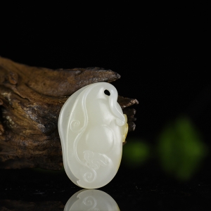 籽料和田白玉福豆吊坠