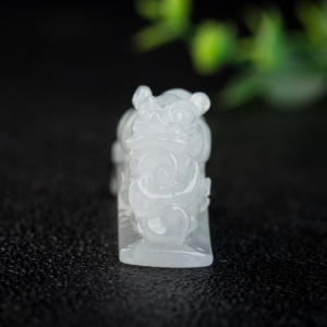 糯冰种翡翠辰龙吊坠