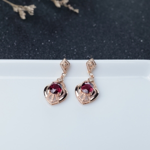 18K卢比莱色碧玺耳坠