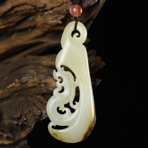 籽料和田白玉龙牌吊坠