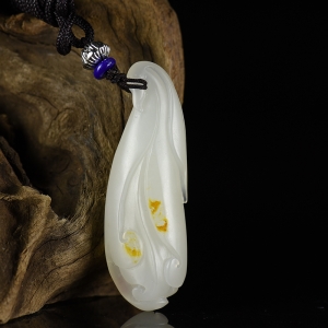 山料和田白玉玉兰花吊坠