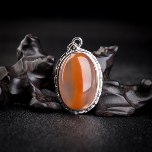 冰飘南红水滴吊坠