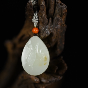 籽料和田白玉年年有余吊坠