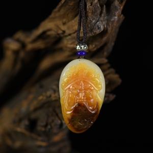 籽料和田白玉脸谱吊坠