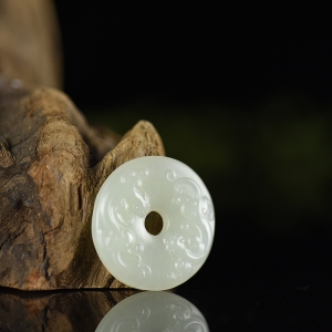 籽料和田白玉守护平安扣吊坠