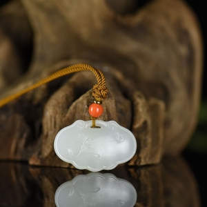 籽料和田白玉蝶恋花吊坠